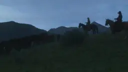 Nackte Brünette wird von hinten im Gras anal genommen, während ein Mann ihr Gesicht mit Sperma bedeckt