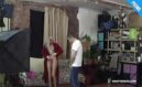 Blondine masturbiert ihre Muschi beim Porno Shooting