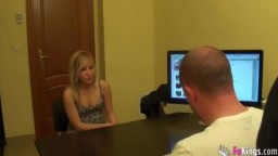 Erstes Casting – junger zarter Teen Mayka wird in den Arsch gefickt